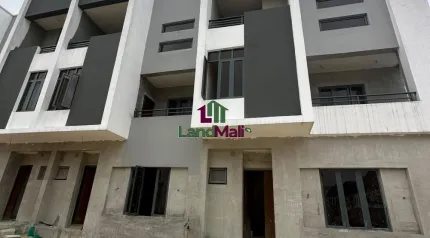  4 bedroom terrace with bq, swimming pool, children playground, Gymn house.