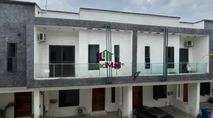4 Bedroom terrace duplex  Location: VGC