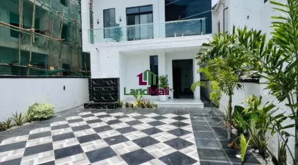 5 BEDROOM FULLY DETACHED DUPLEX WITH BQ AND POOL AT AJAH LEKKI LAGOS FOR SALE 