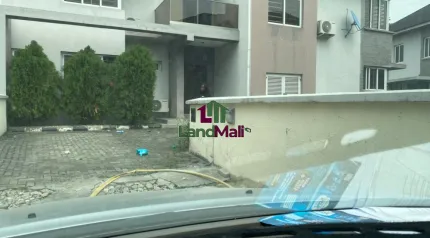 Luxury 4-bedroom semi-detached house with BQ for rent in Pinnock Beach Estate.  Awo