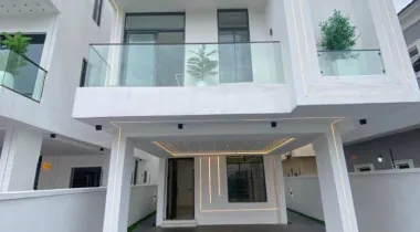 Luxurious 5 Bedroom Fully Detached Duplex with study/gym room, indoor pool, bq, Ante room, parking space for about 4 cars