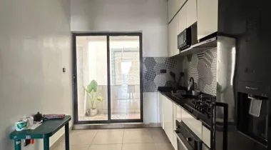 Fully Serviced Single room in a 2 bedroom apartment.