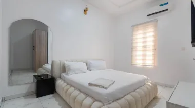 3bed furnished as a 2.bed with a room cinema