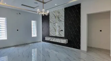 5 Bedroom Detached Apartment