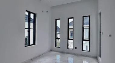 📍IKOTA LEKKI | 5 BED | N420M CONTEMPORARY 5 BEDROOM FULLY DETACHED HOME WITH SWIMMING POOL, SOLAR, INVERTER &amp; BATTERIES, GYM ROOM , CINEMA , ROOF TOP TERRACE FOR SALE