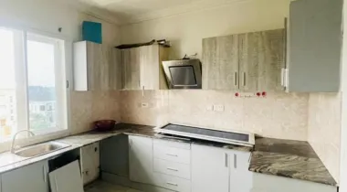 3 bedroom flat  Upstairs