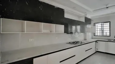 FULLY SERVICED 4 BEDROOM APARTMENT WITH BQ