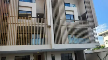 5BEDROOMs 2 Bqs  2 living Area  Anti room 