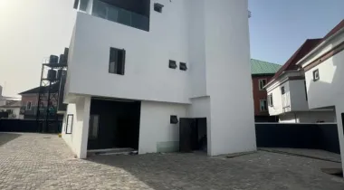 5 Bedroom Fully Detached Duplex