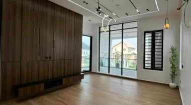 LUXURY 5BEDROOM FULLY DETACHED DUPLEX FOR SALE.