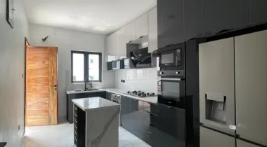 SPACIOUS 2 BEDROOM APARTMENT WITH ELEVATOR LOCATED AT LEKKI PHASE 1 LAGOS FOR SALE