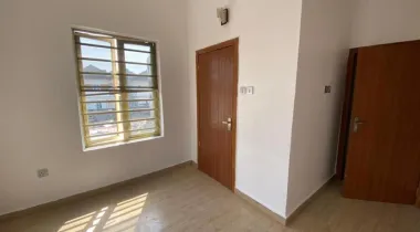 3 bedroom Semi-detached Duplex