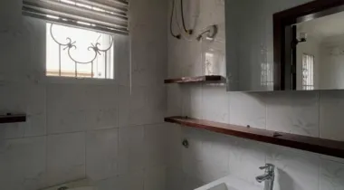SELF SERVICED 3 BEDROOM UPPER FLOOR