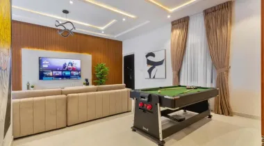 Book this cozy and cute 🥰 2 bedroom apartment {second floor)