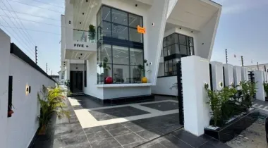 5BEDROOM FULLY DETACHED DUPLEX FOR SALE