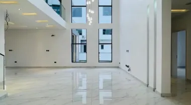 LUXURY 5BEDROOM FULLY DETACHED DUPLEX FOR SALE.