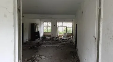 FOR  LONG LEASE.   Location:   Victoria Island  A 5 bedroom semi detached house with bq on sitting on 1200 SQM