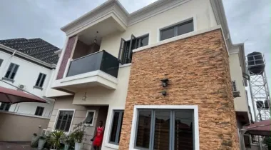 FOR RENT SPACIOUS 4-BEDROOM DUPLEX WITH BQ