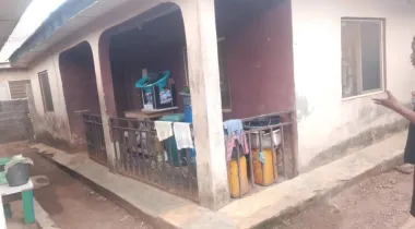 1 unit of 3 bedroom apt 10 unit of self con 4 units of 1 bedroom Apt