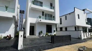 LUXURY 5BEDROOM FULLY DETACHED DUPLEX FOR SALE