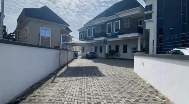 Fully furnished 4bedroom terrace duplex with 5kv solar