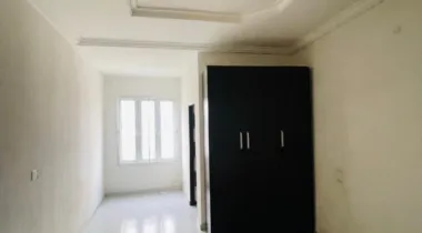 3 bedroom flat  Upstairs