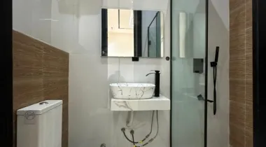 LUXURY 5BEDROOM FULLY DETACHED DUPLEX FOR SALE.