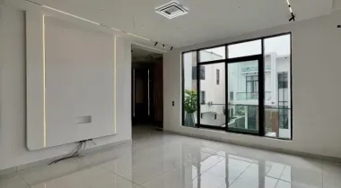 BEDROOM FULLY DETACHED DUPLEX FOR SALE