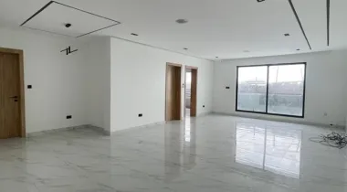 SPACIOUS 2 BEDROOM APARTMENT WITH ELEVATOR LOCATED AT LEKKI PHASE 1 LAGOS FOR SALE