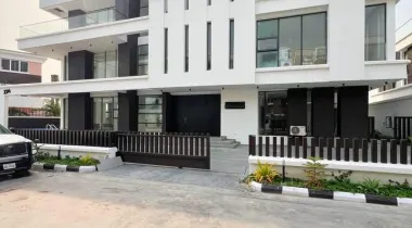 5 Bedroom Fully Detached Duplex