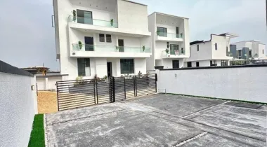 5 BEDROOM FULLY DETACHED DUPLEX WITH BQ FOR SALE
