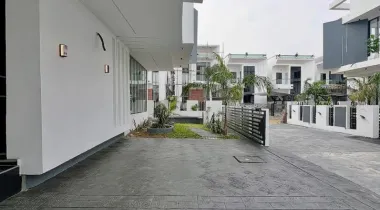 📍CHEVRON LEKKI | 5 BED | N450M Contemporary Designed 5 Bedroom Fully Detached Duplex with Outdoor Lounge for sale‼️‼️