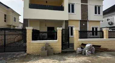 4 bedroom Full detached house with bq