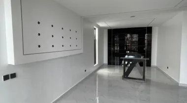 SALES ALERT* Contemporary 5 Bedroom Fully Detached Duplex with Bq, Swimming Pool and Gym/Study Room, walk in Closet, Double volume living, space media wall, Smart features, Home Cinema, Home office, Rooftop terrace, Automated gate For Sale  LOCATION: Ikate, Lagos  Price: N820M