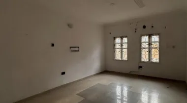2 bedroom flat ground floor