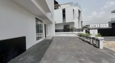 5 Bedroom Fully Detached Duplex