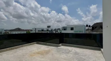 5 Bedroom Fully Detached For sale