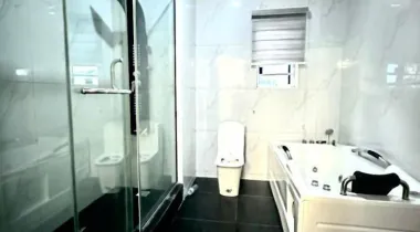 LUXURIOUS 3 BEDROOM DUPLEX