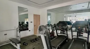 LEKKI PHASE 1 | 2 BED + BQ | N290M📌 FULLY SERVICED 2 BEDROOM APARTMENT PLUS BQ WITH ELEVATOR, SWIMMING POOL, GYM , FULLY FITTED KITCHEN &amp; FITTED BQ FOR SALE