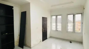 3 bedroom flat  Upstairs