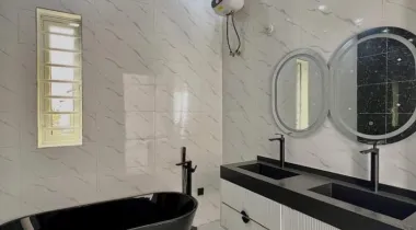 5 Bedroom Detached Apartment