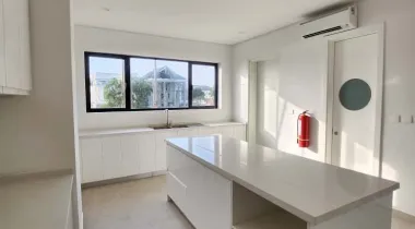 5BEDROOMs 2 Bqs  2 living Area  Anti room 