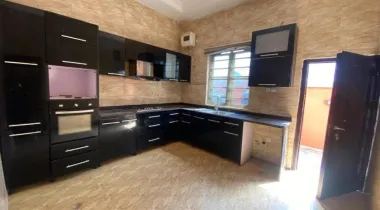 3 bedroom Semi-detached Duplex