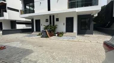 Brand New 4 Bedroom Semi-Detached House*
