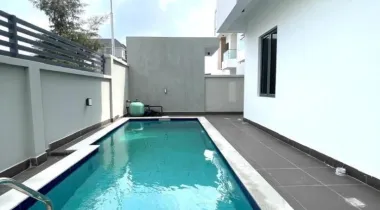 5 Bedroom Fully Detached Duplex