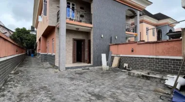 SELF SERVICED 3 BEDROOM UPPER FLOOR