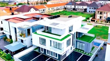 LUXURY 5BEDROOM FULLY DETACHED DUPLEX FOR SALE.