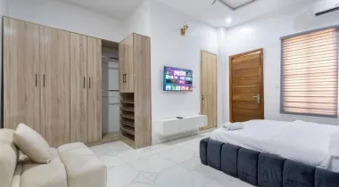 3bed furnished as a 2.bed with a room cinema