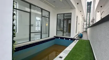 5BEDROOM FULLY DETACHED DUPLEX FOR SALE