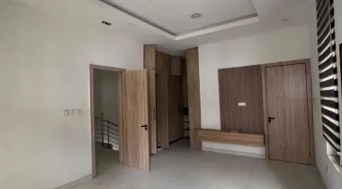 𝐖𝐄𝐋𝐋 𝐌𝐀𝐈𝐍𝐓𝐀𝐈𝐍𝐄𝐃 4 𝐁𝐄𝐃𝐑𝐎𝐎𝐌 𝐓𝐄𝐑𝐑𝐀𝐂𝐄  𝐃𝐔𝐏𝐋𝐄𝐗 𝐔𝐏 𝐅𝐎𝐑 𝐑𝐄𝐍𝐓